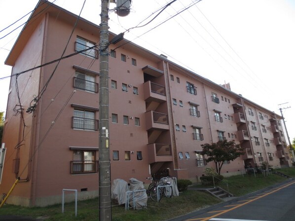 鍋屋上野住宅９号棟(306)の物件外観写真